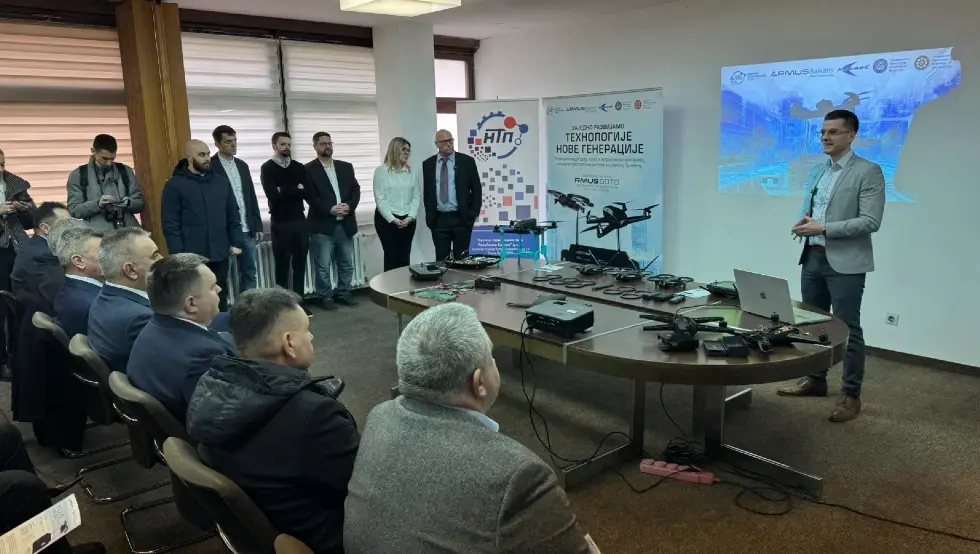 (FOTO/ВИДЕО) Представљени дронови "Гавран" и "Мува" у бањалучком "Космосу"