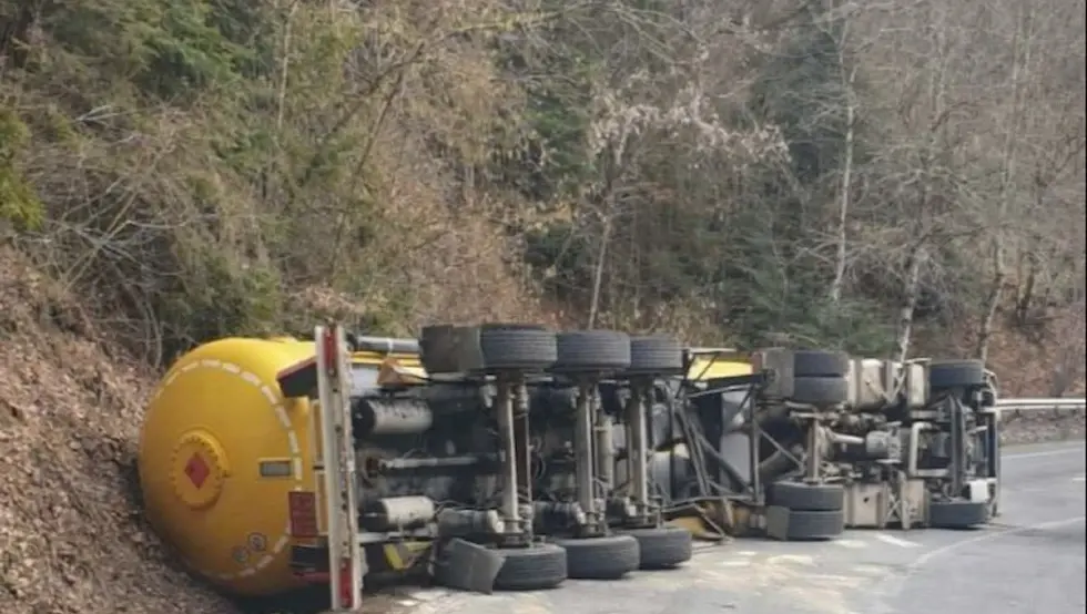 Преврнуо се камион у Бугојну, возач повријеђен