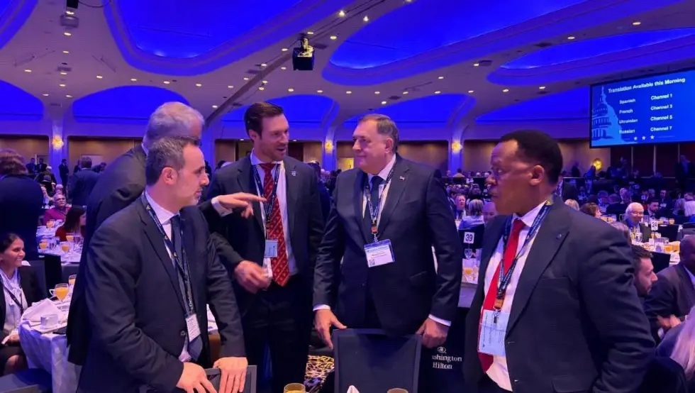 (ФОТО) Додик: Велика ми је част што присуствујем молитвеном доручку