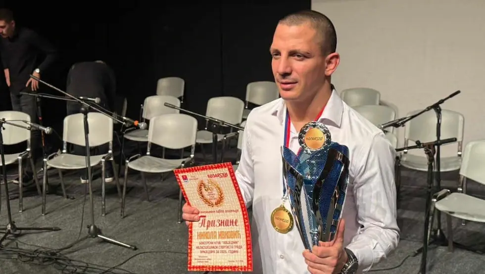 Никола Ивковић