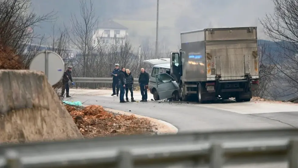 Тешка несрећа код Пала: Једно лице погинуло, осам повријеђенo