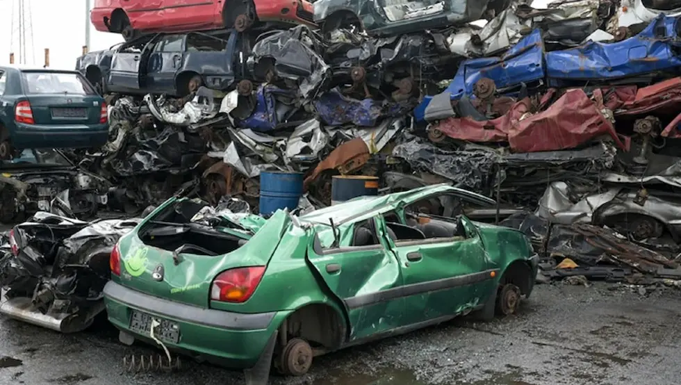 Трагедија у Минхену: Радник на отпаду згњечио аутомобил на преси док је човјек био унутра