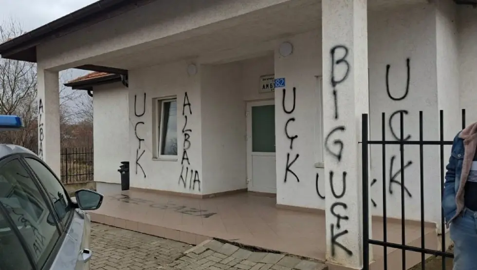 Албанац исписивао графите терористичке "ОВК" у српском селу и упао у дјечији вртић