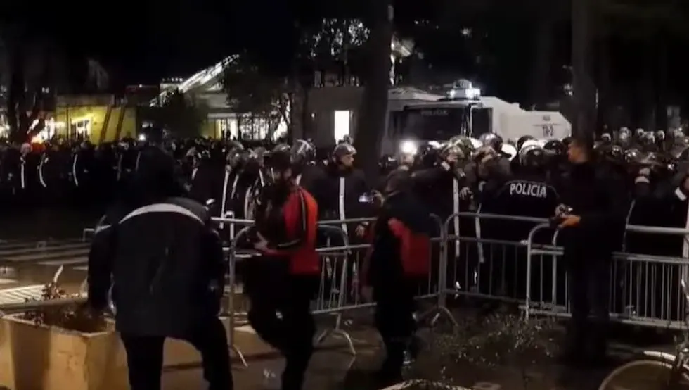 Сукоб демонстраната и полиције на протесту у Тирани, бацани Молотовљеви коктели