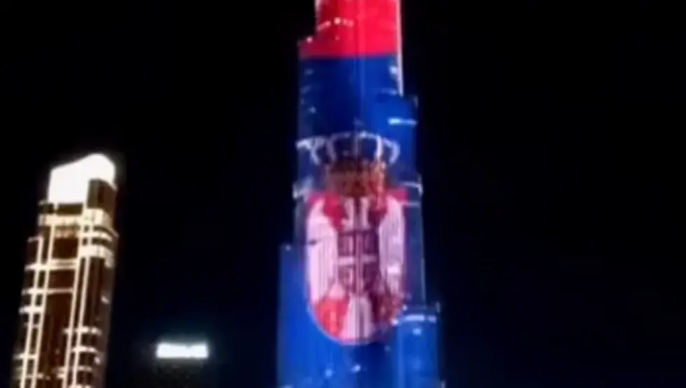 Бурџ Калифа у бојама српске заставе
