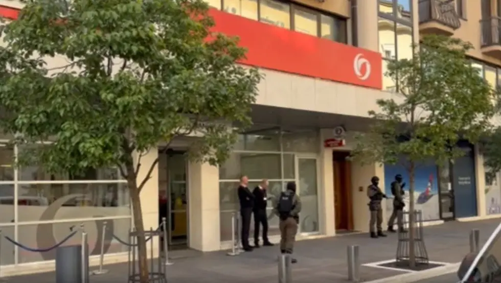 Полиција опколила зграду у којој живи брат Мила Ђукановића