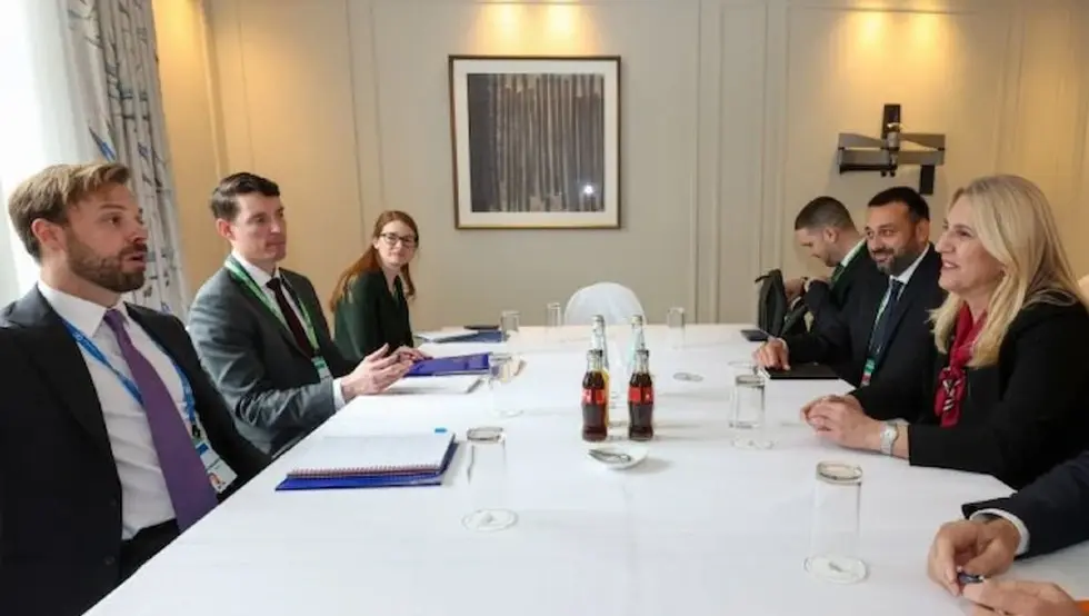 Цвијановић у Минхену са Брендоном Ханраханом, из Бироа за европске и евроазијске послове