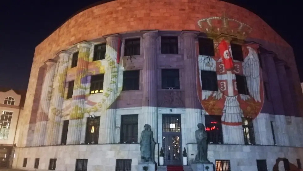 У част Сретења Палата Републике у бојама српске тробојке