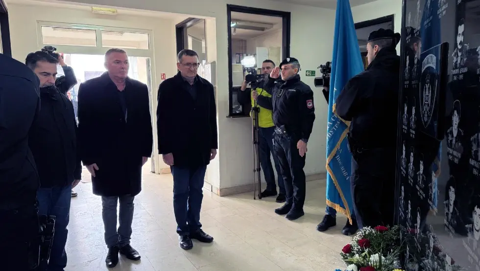 Одатa почаст полицајцима страдалим у Одбрамбено-отаџбинском рату