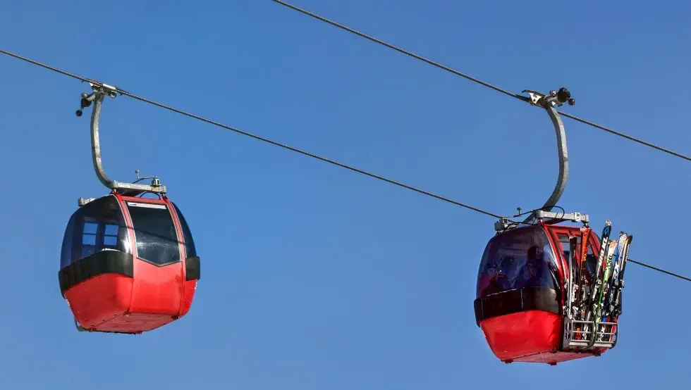 Кабина пала са жичаре, у току акција спасавања