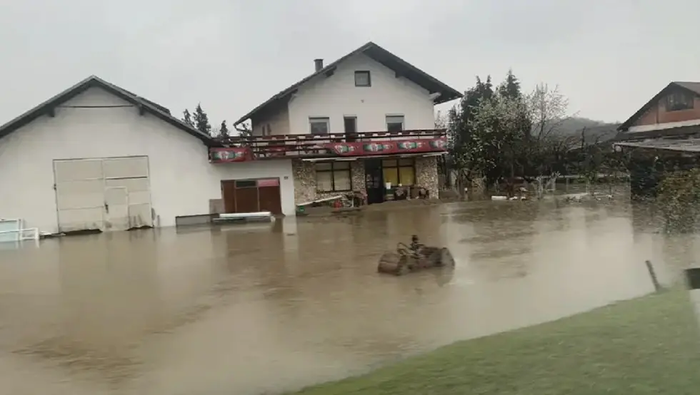 У Великом Блашку вода дошла до кућа