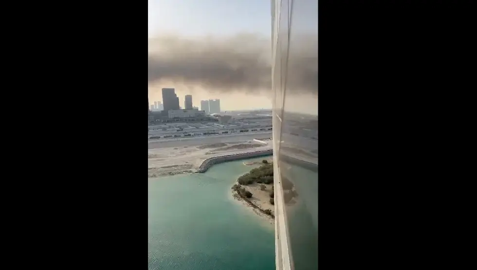 Гори у луци у Абу Дабију