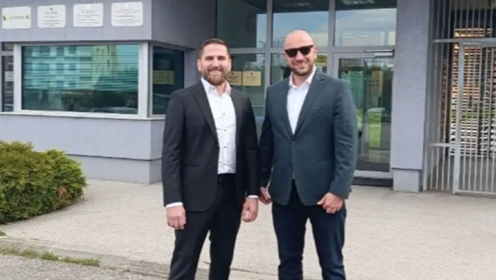 Елвис Кељменди пуцњава Сарајево