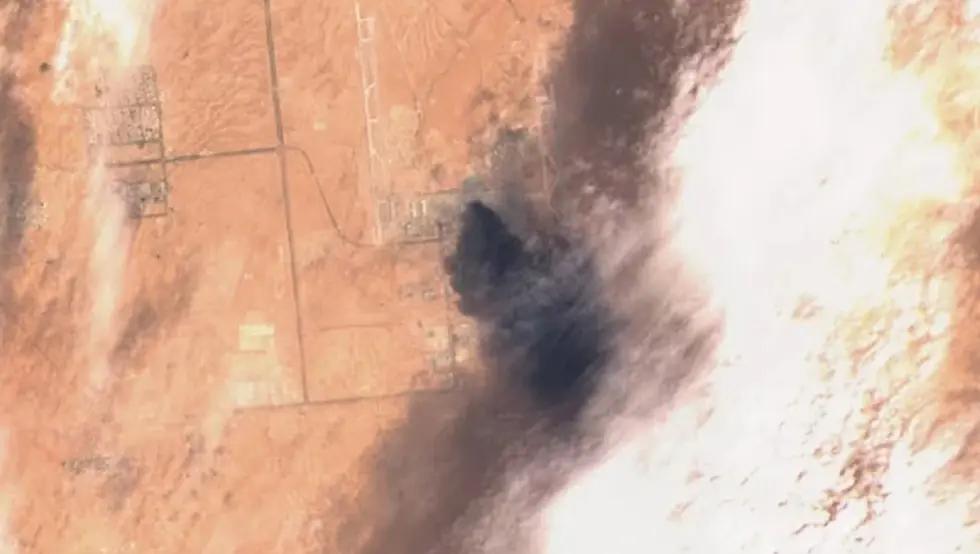 Сателитски снимак приказује густ црни дим у америчкој бази која је погођена у Саудијској Арабији