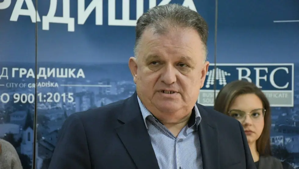 Аџић: Мост у Градишци - слика и прилика стања у БиХ