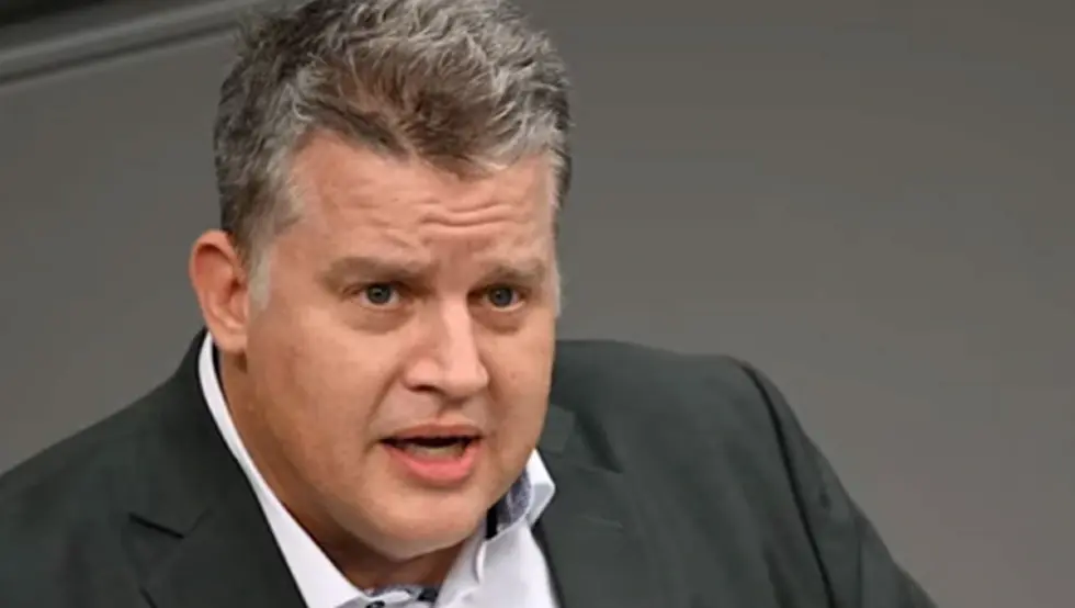 Познати њемачки политичар преминуо након што се срушио на стази за скијање