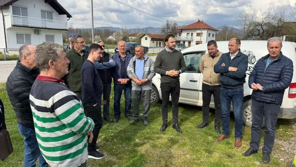 Јавор разговарао с мјештанима Трнопоља