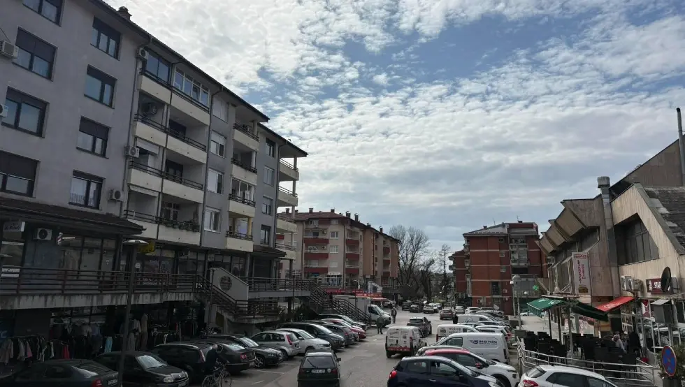 Прњавор, облачно, суво, саобраћај