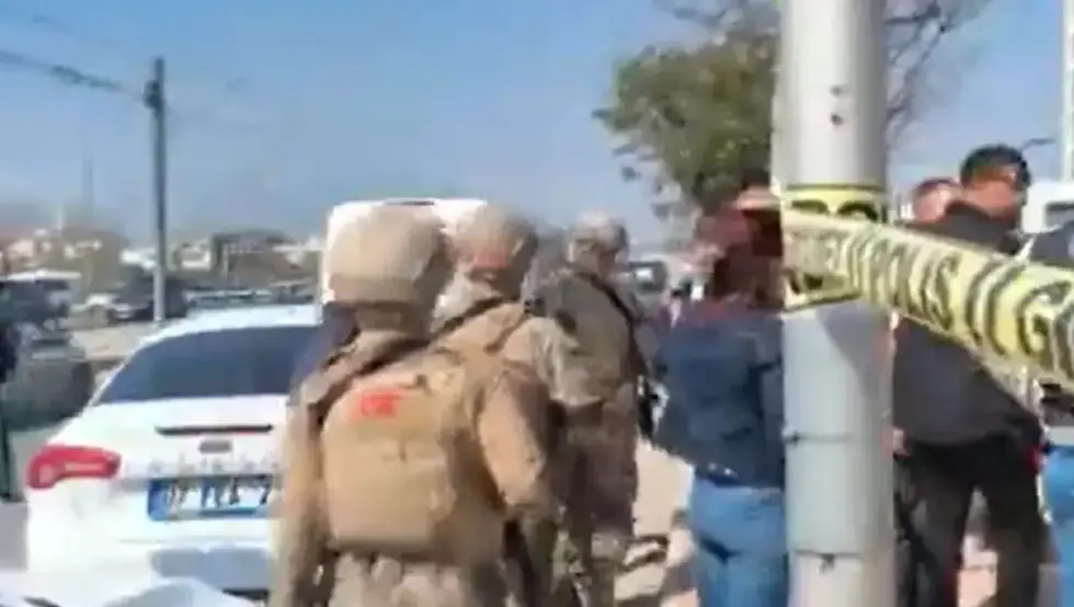 (ВИДЕО) Драма у Анталији: Наоружани специјалци стигли у зграду владе, испливали први снимци