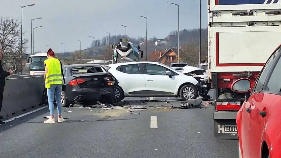Саобраћајна несрећа брза цеста