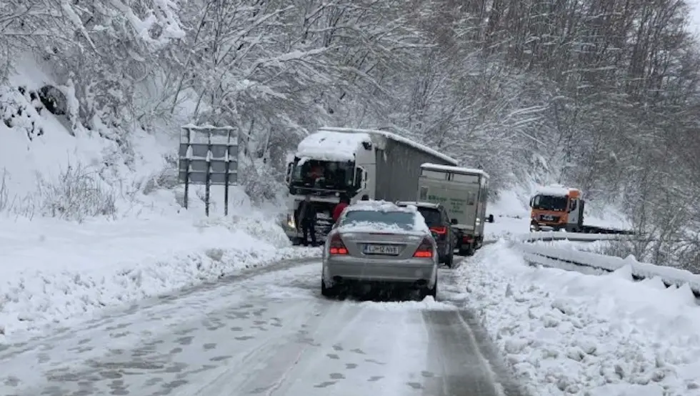 Обустава саобраћаја на магистралном путу Бијељина - Тузла