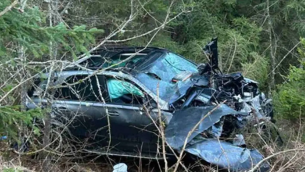 Херојска акција код Кнежева: Возач слетио у провалију, полиција и мјештани га извлачили сат и по