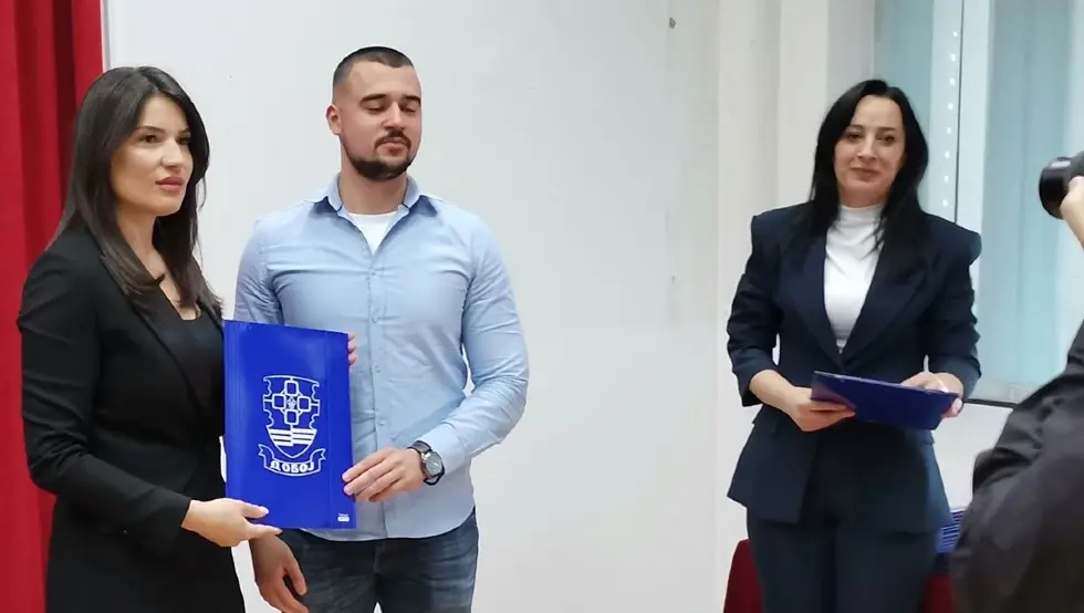 Добој: Стипендије за 117 студената