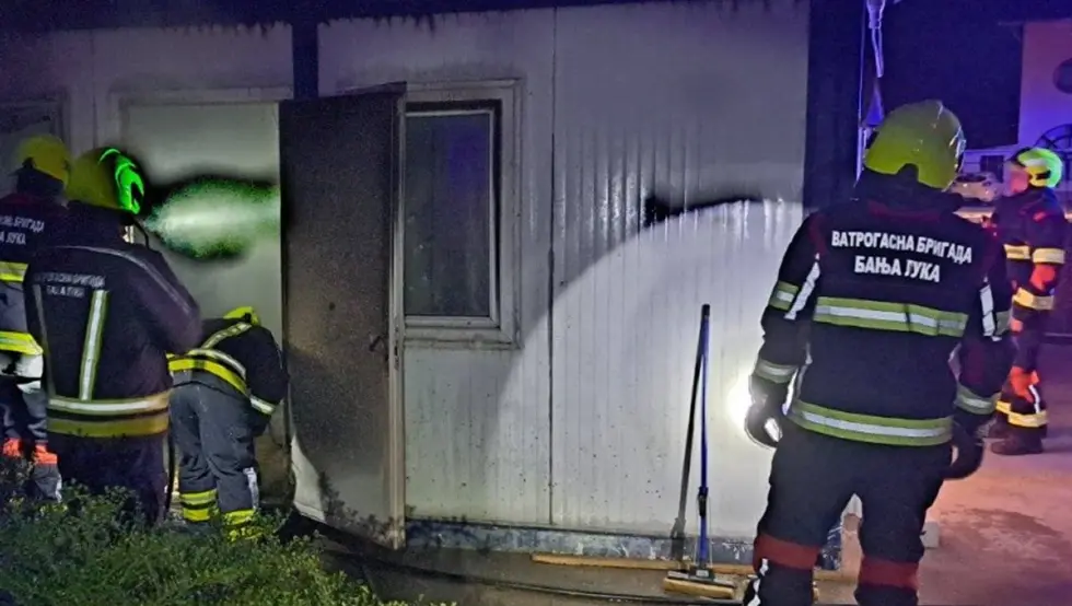 Горио стамбени контејнер у Бањалуци