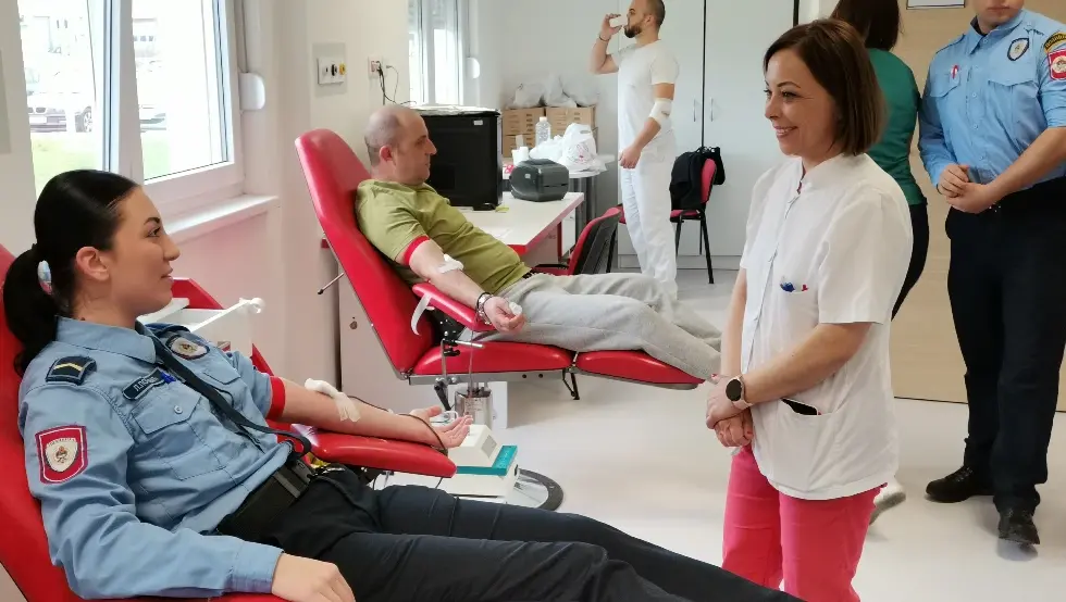 Добој крв полиција