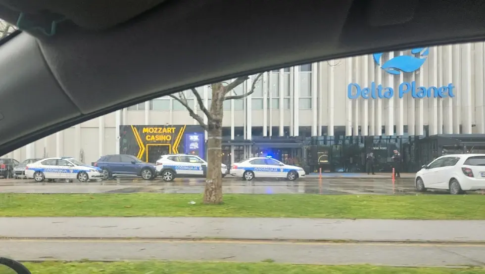 Дојава о бомби и у "Делти": У току евакуација