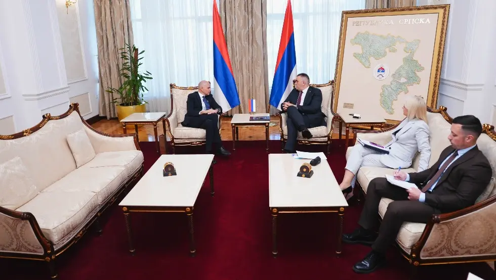 Минић и Пош разговарали о јачању сарадње Српске и Мађарске