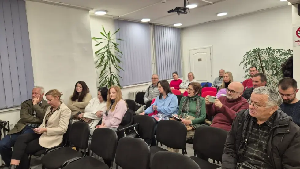 Књига Црвени кровови