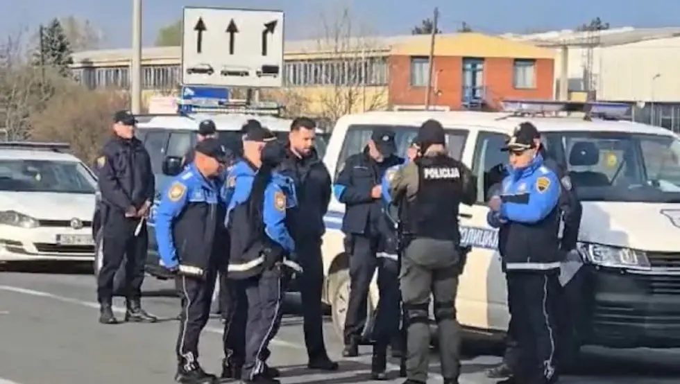 Превозници се повукли са границе: Обустављени протести на прелазу Орашје