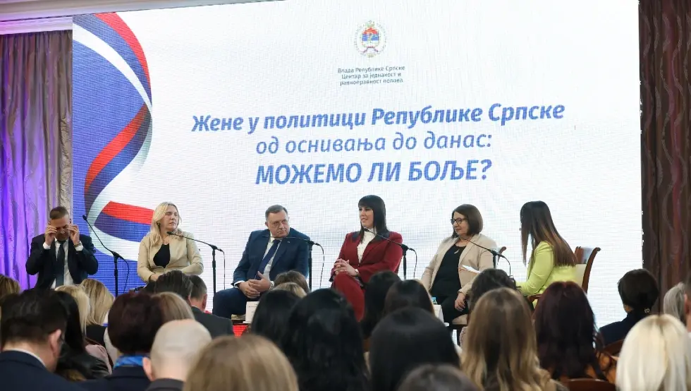 (ФОТО) Панел-дискусија "Жене у политици Републике Српске од оснивања до данас: Можемо ли боље?" у Бањалуци