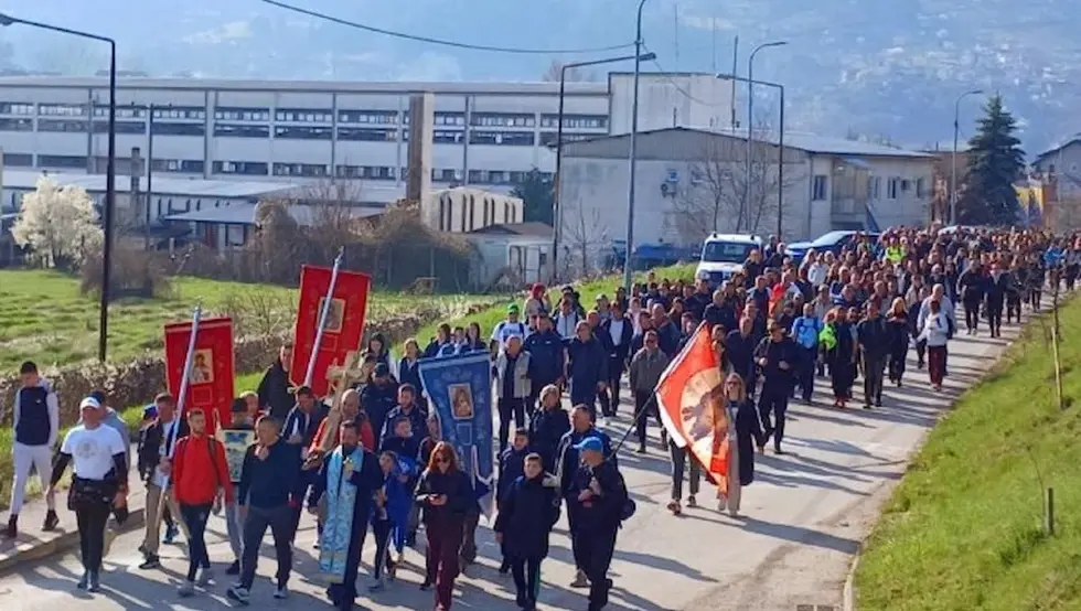Служен молебан на Ћуприји, поклонички ход ка Старом Броду
