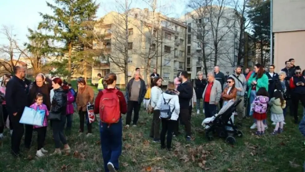 Мјештани Старчевице дигли глас: Траже нову школу и вртић