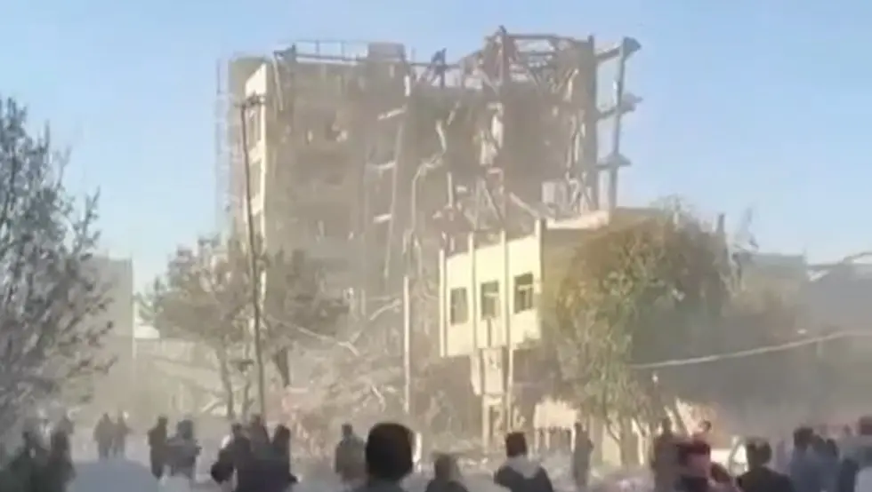 (ВИДЕО) Погођена зграда у којој се бира нови ајатолах: Ко је био унутра?