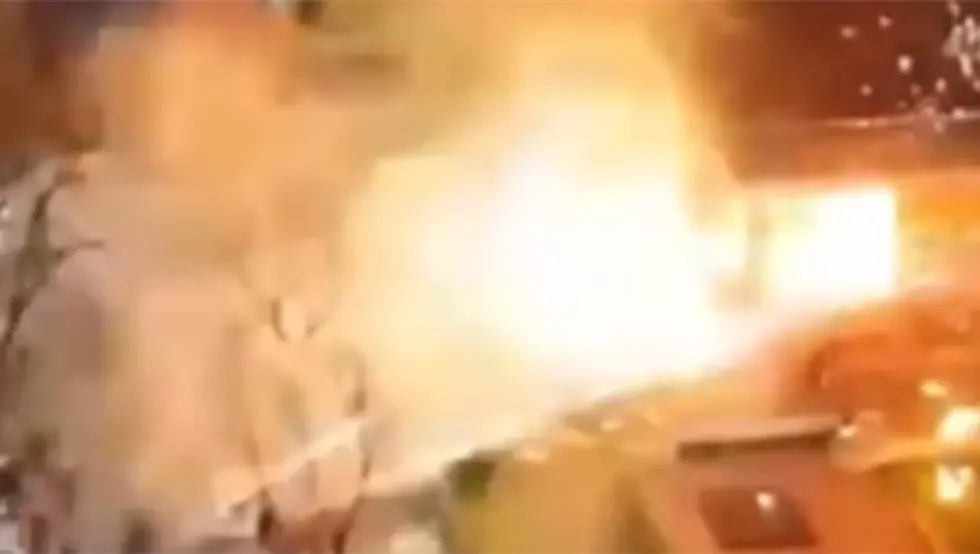 Запаљена кућа Енвера Хоџе