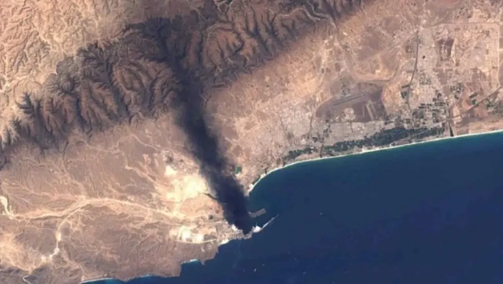 Иранци тврде: Погодили смо амерички брод у близини Омана