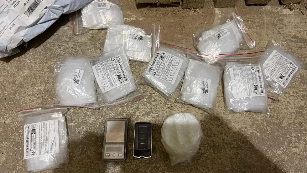 (ФОТО) Акција ,,Орион“ у Бијељини: Ухапшене двије особе, пронађен кокаин и новац