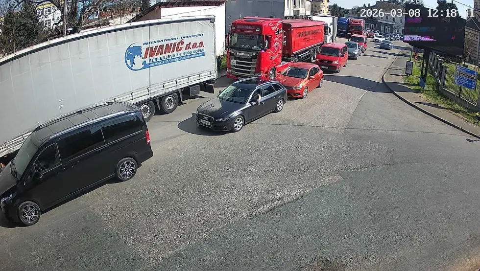 Појачан саобраћај на прелазима Градишка и Градина