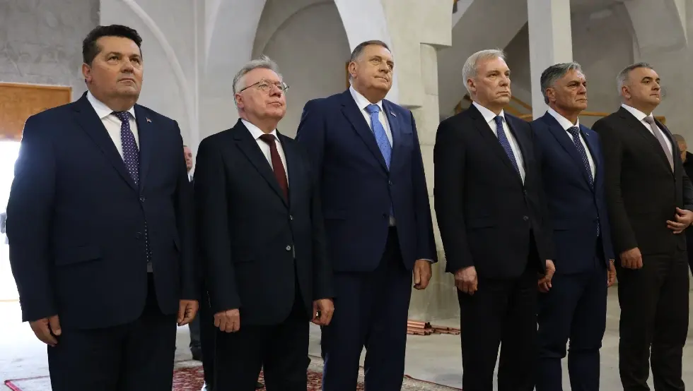 (ФОТО) Делегације Српске и Русије у посјети Храму Преображења Господњег