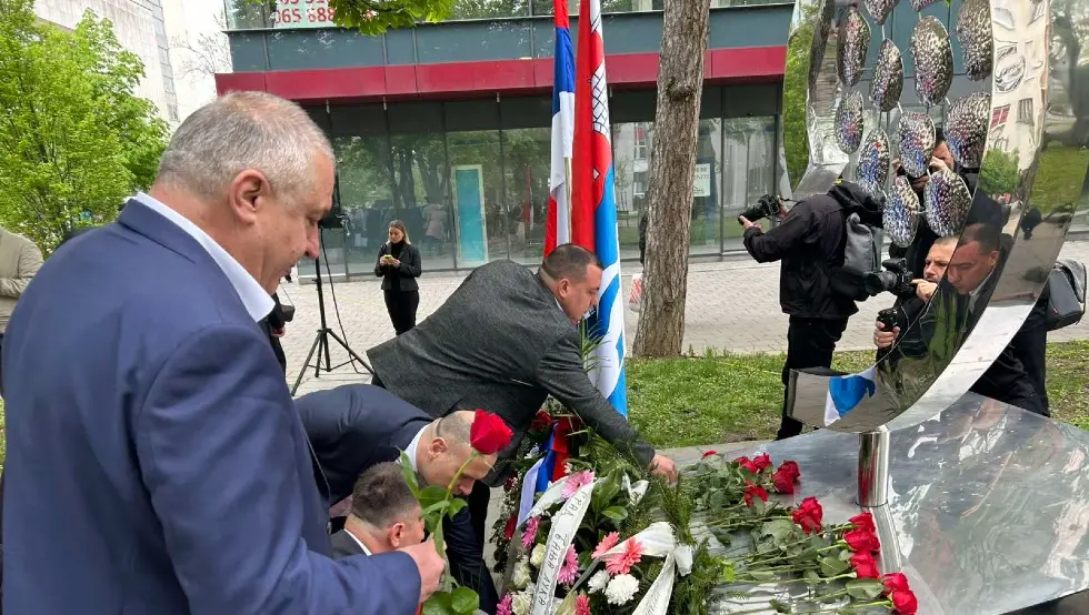 Споменик 12 беба