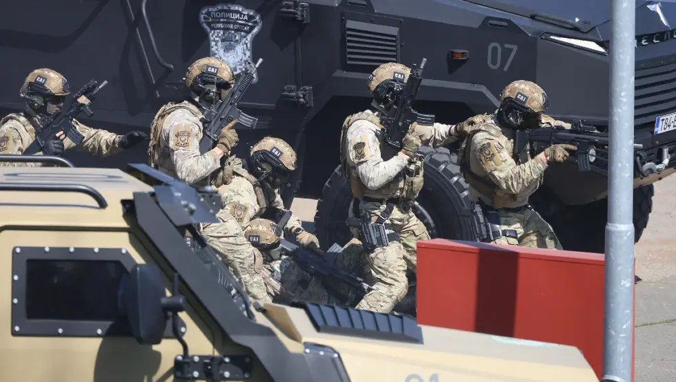 (ФОТО/ВИДЕО) Показна вјежба САЈ-а, Жандармерије и Управе за ваздухопловство