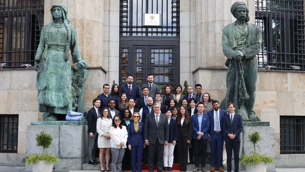 Каран упознао дипломце са Харварда и Станфорда о уставној позицији Српске