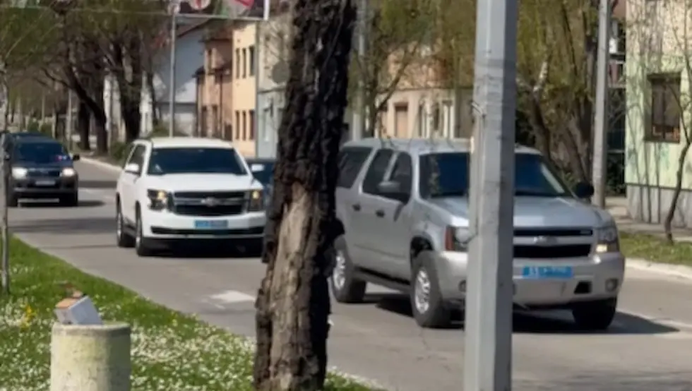 (ВИДЕО) Трамп Млађи под јаком пратњом стигао у Бањалуку