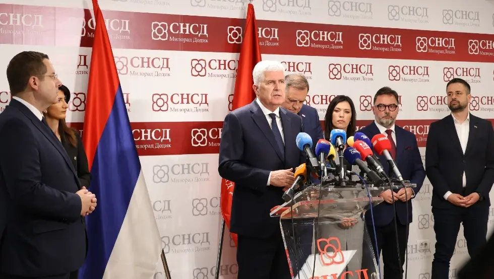 Драган Човић