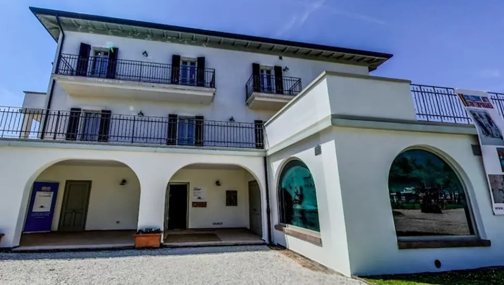 Град у Италији купио Мусолинијеву вилу да не би завршила код  "фашистичких носталгичара"