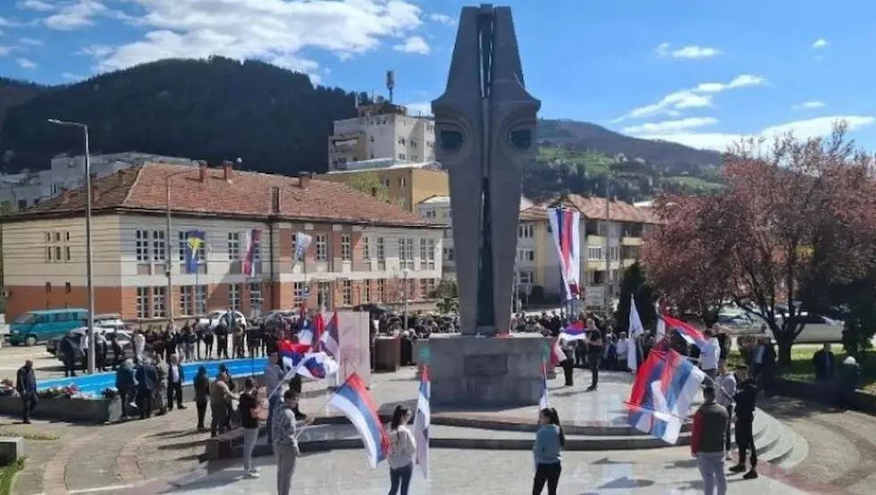 Фоча споменик борци