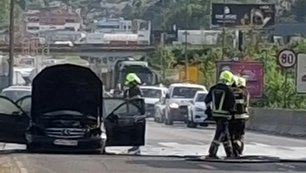 Гори ауто Петља